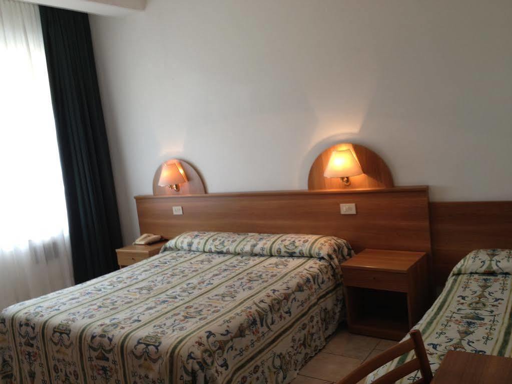 Hotel Austria Caorle Exterior foto
